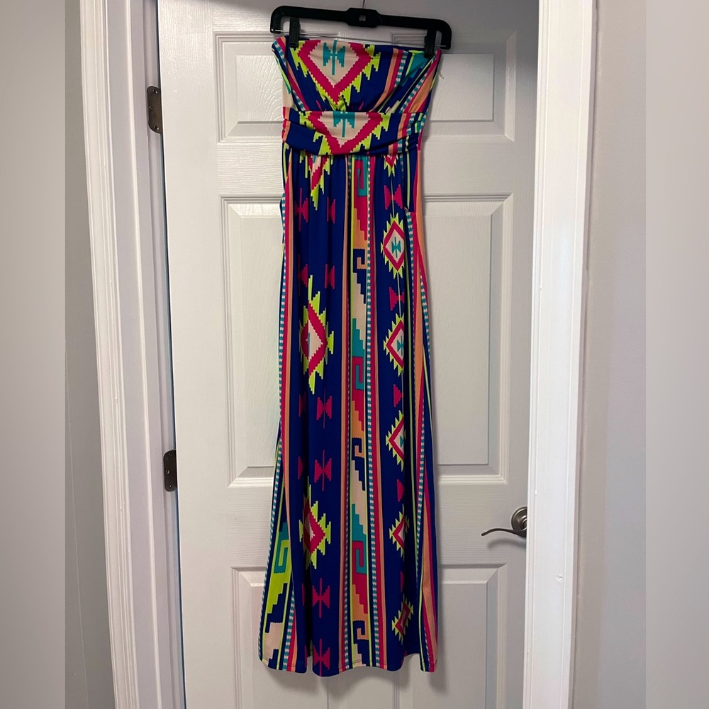 Vanilla Bay Maxi Dress Aztec Design - Size Small never worn!!